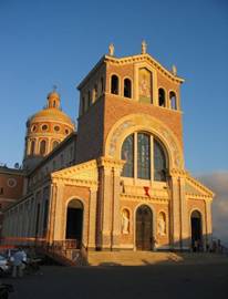 http://www.itisaugusta.it/itc/DTS/progetto/Itinerari/Tindari/santuario_tindari.jpg